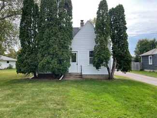 211 4th Ave NE, Cambridge, MN 55008