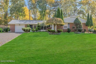 8 Mcintosh Ln, Manalapan, NJ 07726