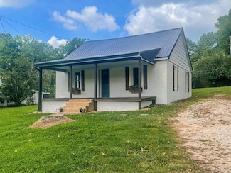 135 Washington Ave, Camden, TN 38320