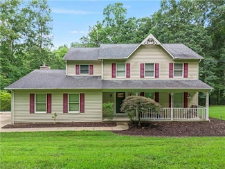 221 Urquhart Rd, Scenery Hill, PA 15360