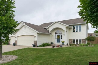 128 Jade Ln, Mankato, MN 56001