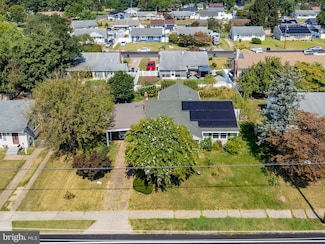 1055 Warren St, Beverly, NJ 08010