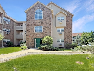 310 Cunat Blvd Unit 1B, Richmond, IL 60071