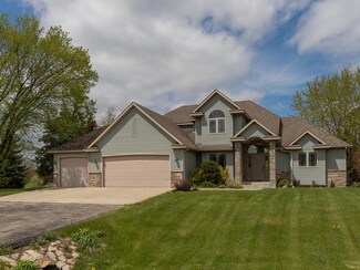 695 Valley View Rd SW, Oronoco, MN 55960