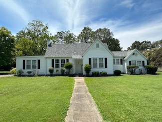 165 College St, Savannah, TN 38372
