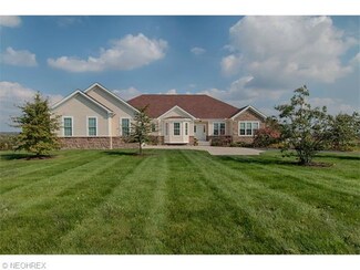 10860 Bluestone Lake Dr, Mantua, OH 44255