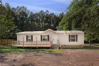 129 Camelot Dr, Belton, SC 29627
