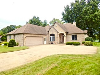 1990 Bittersweet Dr, Saint Anne, IL 60964