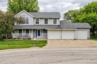 806 Vermont Cir, Ames, IA 50014