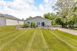 220 Nottingham Dr, Brooklyn, MI 49230