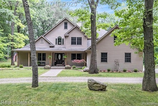 359 High Bluffs Dr, Ortonville, MI 48462