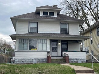1201 W 17th St, Davenport, IA 52804