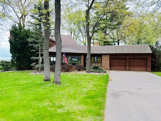 89 Bay Shore Dr, Bay City, MI 48706
