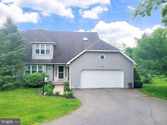 114 Village View Ct, Tannersville, PA 18372