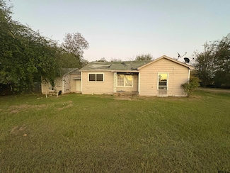 318 Terry St, Pittsburg, TX 75686