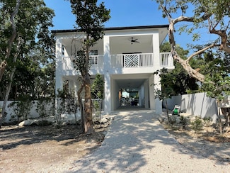 118 Harry Harris Dr, Key Largo, FL 33070