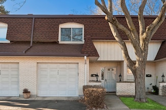 307 Pin Oak Dr Unit 307, Wilmette, IL 60091