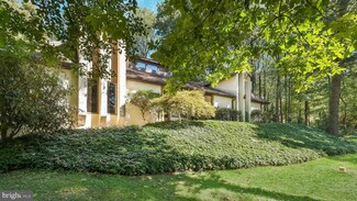 5033 Pineview Dr, Mohnton, PA 19540