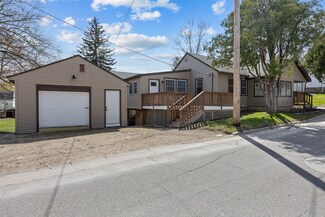 203 E Webster St, Anamosa, IA 52205