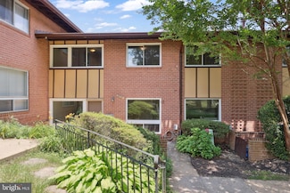 10131 Fair Woods Dr, Fairfax, VA 22030