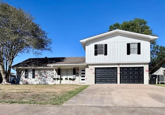 1004 N 30th St, Nederland, TX 77627