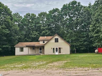 3815 N 3 1 2 Rd, Mesick, MI 49668