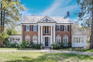 5 Hammond St, Chestnut Hill, MA 02467