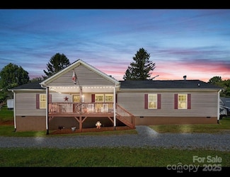 32 Bishop Ln, Flat Rock, NC 28731