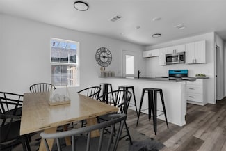 304 S 3rd St, Bonham, TX 75418
