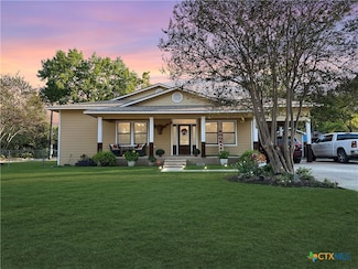 720 E Travis St, Luling, TX 78648