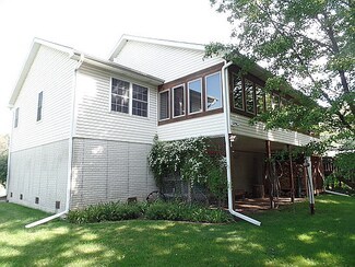 2570 N 42nd Rd, Sheridan, IL 60551