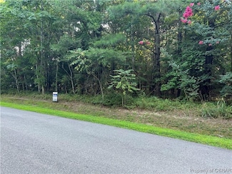 000 Whiting Creek Rd, Locust Hill, VA 23092