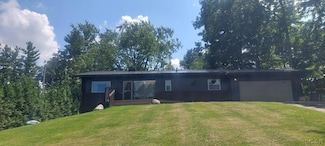 4113 Tipton Woods Dr, Adrian, MI 49221