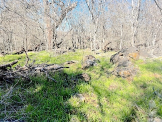 5912 Tenney Creek Rd, Luling, TX 78648