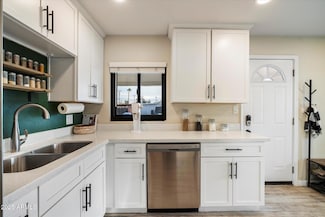 2310 W Stella Ln, Phoenix, AZ 85015