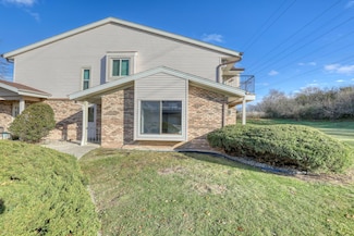 4526 S Greenridge Cir, Milwaukee, WI 53220