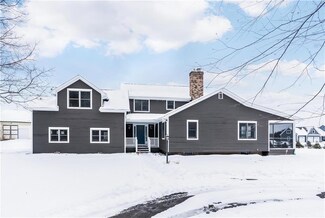 12 Quaker Meeting House Rd, Honeoye Falls, NY 14472