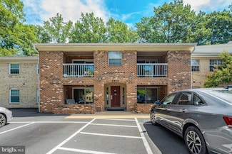 5942 Cove Landing Rd Unit 303, Burke, VA 22015