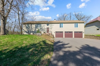 7783 Kingsview Ln N, Osseo, MN 55311