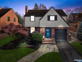 135 Hillcrest Ave, Leonia, NJ 07605