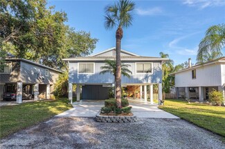 1096 Ricardo Place NE, Saint Petersburg, FL 33702