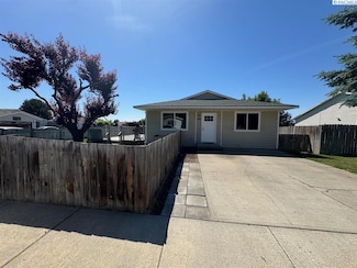 866 Ismo Loop, Sunnyside, WA 98944