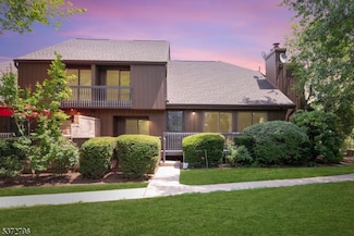 39 Kingsberry Dr, Somerset, NJ 08873