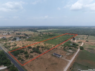 12 AC Cr 307, Jourdanton, TX 78026