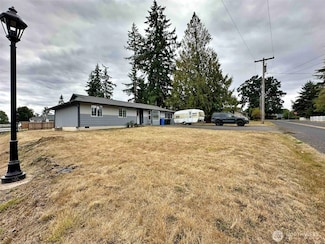 907 W Grand Blvd, Chehalis, WA 98532