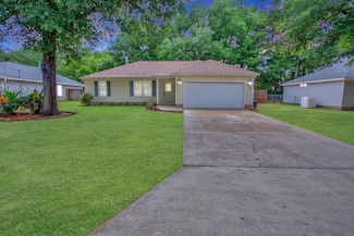 306 Strawbridge Dr, Crestview, FL 32539