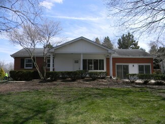 3N897 Bonnie Dr, Saint Charles, IL 60175