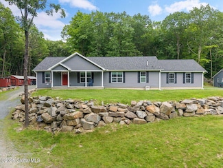 137 Old Rd, Cropseyville, NY 12052