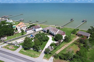 5419 W Bayshore Dr, Bacliff, TX 77518