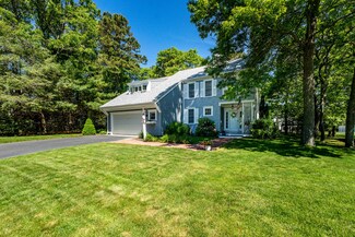 19 Coastal Ln, Hyannis, MA 02601